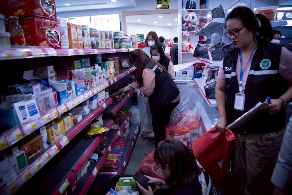 บุกซูเปอร์มาร์เก็ตจีนกลางเยาวราช ยึดสินค้าผิดกม. 5 หมื่นชิ้น มูลค่า 10 ล้าน