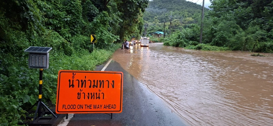 พายุคาจิกิพ่นพิษ น้ำท่วมฉับพลันแม่ฮ่องสอน ถนนไม่สามารถสัญจรผ่านได้