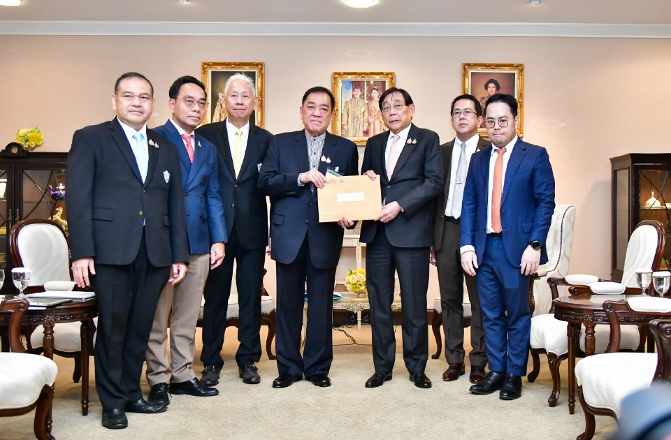 รัฐบาลถกหอการค้า รับ 4 ข้อเสนอ ชะลอขึ้นค่าแรง-ลดอัตราเงินสมทบ-ฟื้นศก.