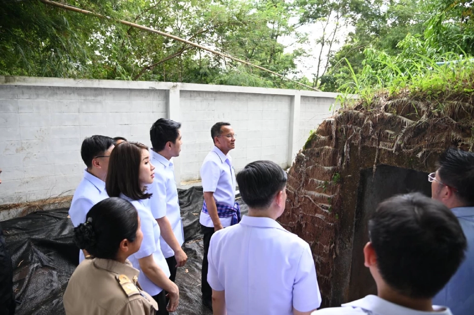 สมศักดิ์ ลงพื้นที่สระแก้ว เตือนปชช. อย่ารีบกลับบ้านรอฟังภาครัฐ 