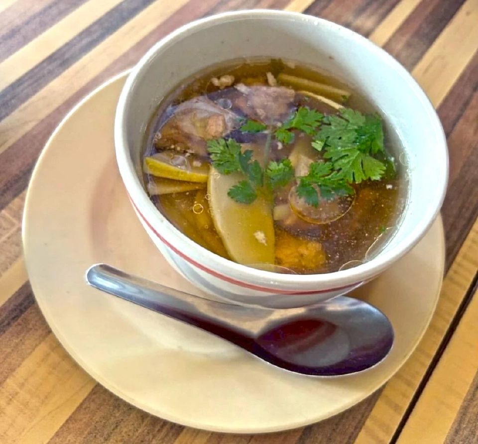 ห่อหมกกะทิสดใบยอ ลักษณาขาหมูนางรอง