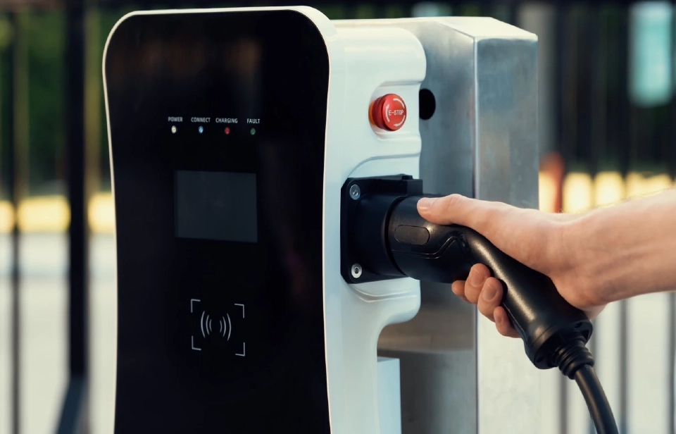 โซลาร์เซลล์-ที่ชาร์จรถ EV จ่อขึ้นแท่น มอก. บังคับในปี 69