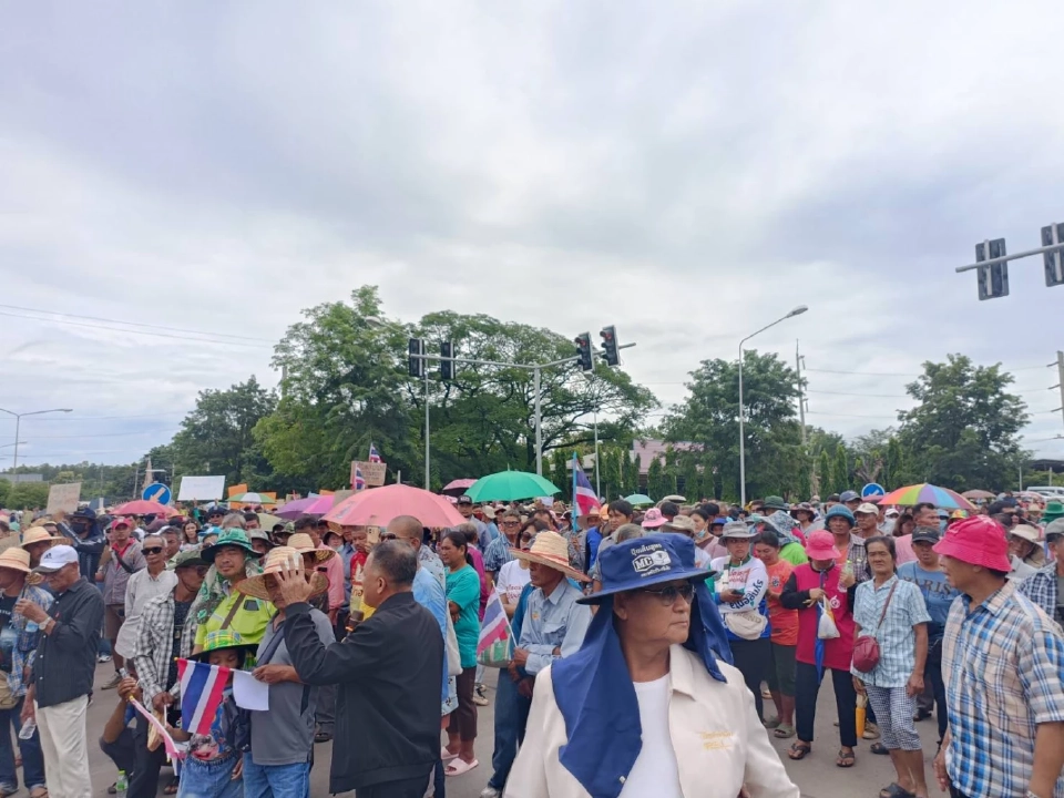 เริ่มแล้ว! ชาวไร่ข้าวโพดเพชรบูรณ์ปิดถนน  ยื่น 3 ข้อ เยียวยาภาษีทรัมป์