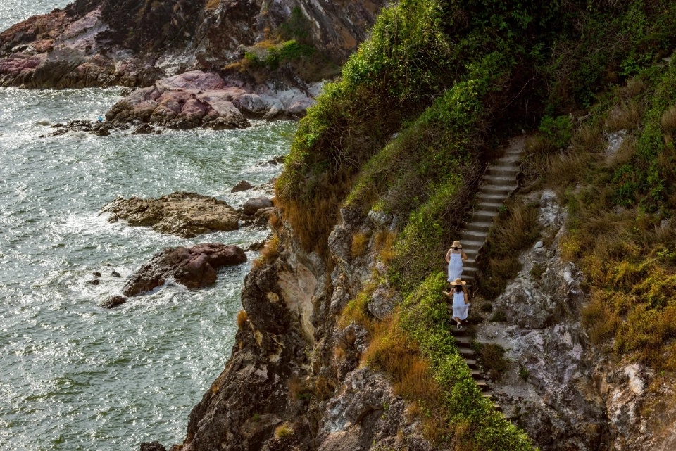 หยุดยาว วันแม่แห่งชาติ 2568 ท่องเที่ยวสะพัด 1.3 หมื่นล้าน เปิด 5 จังหวัดเที่ยวสูงสุด