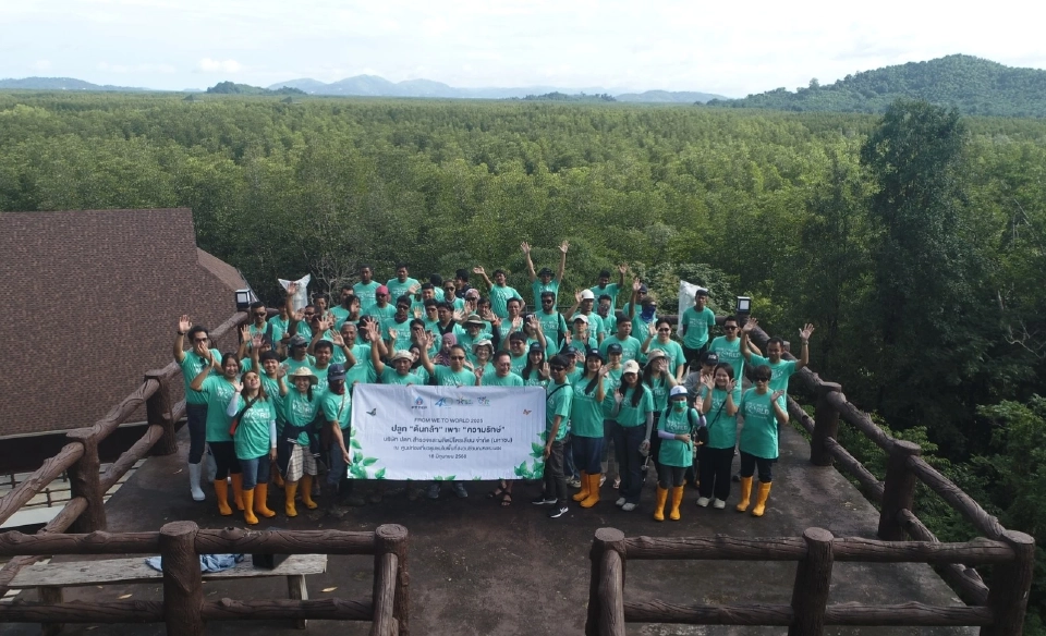 ผู้บริหารและพนักงาน ปตท.สผ. ร่วมกันปลูกต้นไม้ เพิ่มพื้นที่สีเขียวในโอกาสครบ 40 ปี