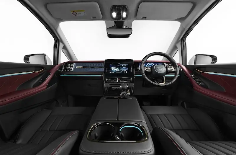 GAC M8 PHEV  ราคา 2.499 ล้านบาท