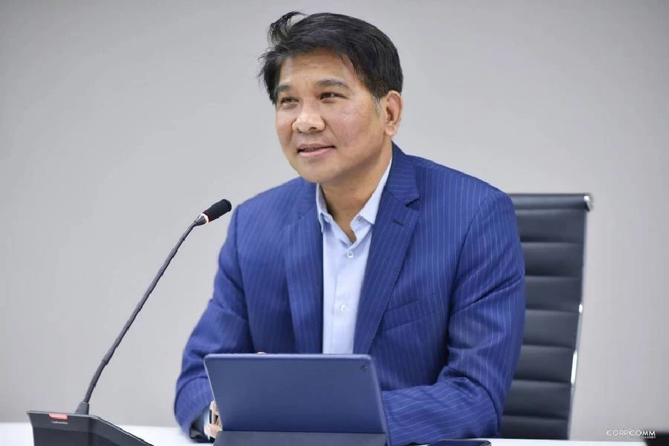 นายธนวรรธน์ พลวิชัย อธิการบดีและประธานที่ปรึกษาศูนย์พยากรณ์เศรษฐกิจและธุรกิจ ม.หอการค้าไทย