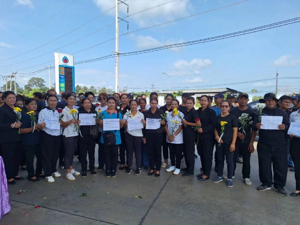 ชาวกันทรลักษ์ วางดอกไม้ไว้อาลัยประชาชน ผู้เสียชีวิตจากจรวด BM-21 กัมพูชา