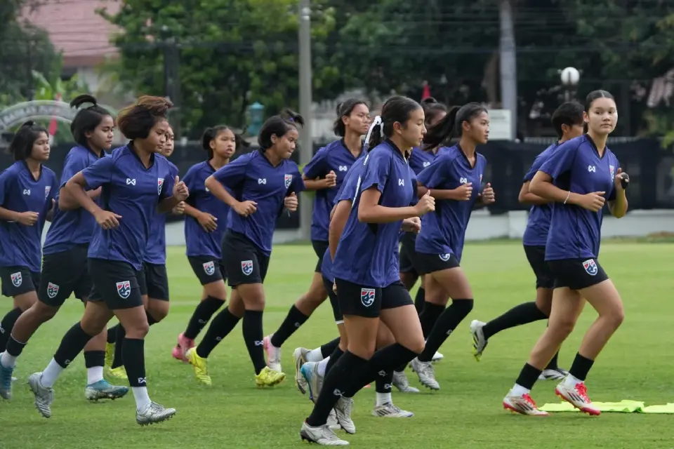 ฟุตบอลหญิงทีมชาติไทย U16 ลงสนามฝึกซ้อมก่อนลงสนามนัดแรก