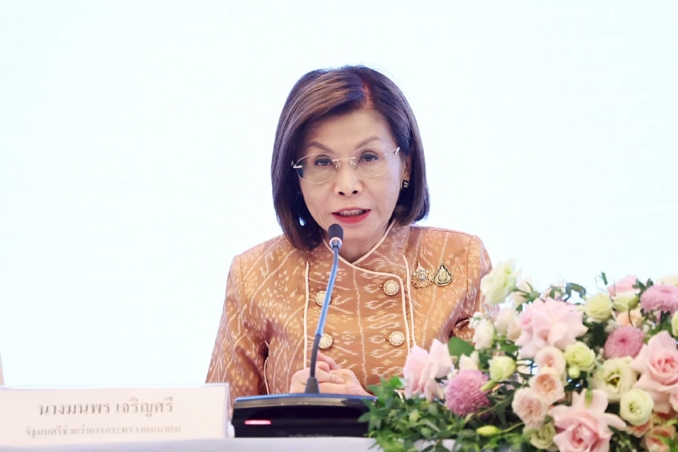 นางมนพร เจริญศรี รัฐมนตรีช่วยว่าการกระทรวงคมนาคม 