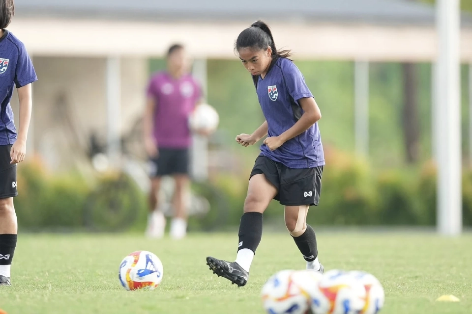 “ธวันรัตน์ พรมทองมี” กองกลางจากสโมสรฟุตบอลหญิงจังหวัดชลบุรี