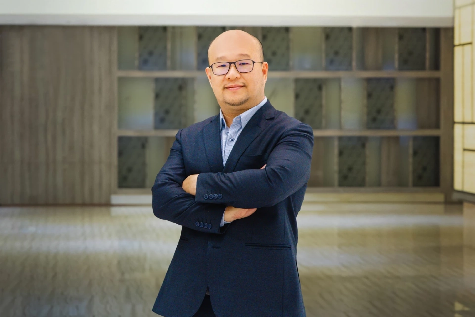 พอลล์ กาญจนพาสน์ 