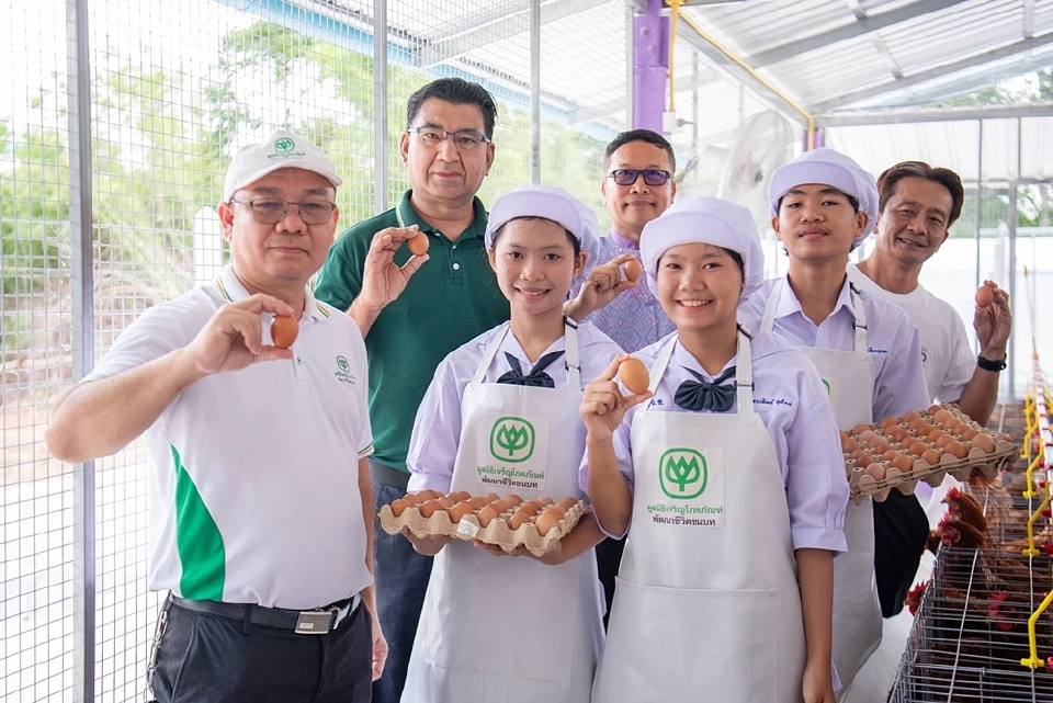 เดินหน้าโครงการซีพีเลี้ยงไก่ไข่เพื่ออาหารกลางวัน นร.  2.3 แสนคน
