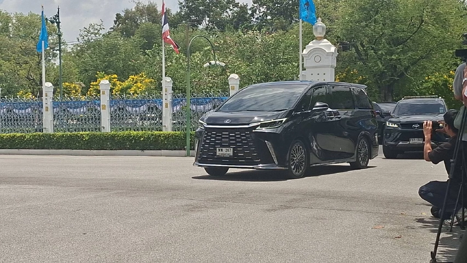 ‘แพทองธาร’ หน้าตาสดใสเข้าทำเนียบ รอลุ้นคำวินิจฉัยศาลรธน.คดีคลิปเสียงฮุนเซน