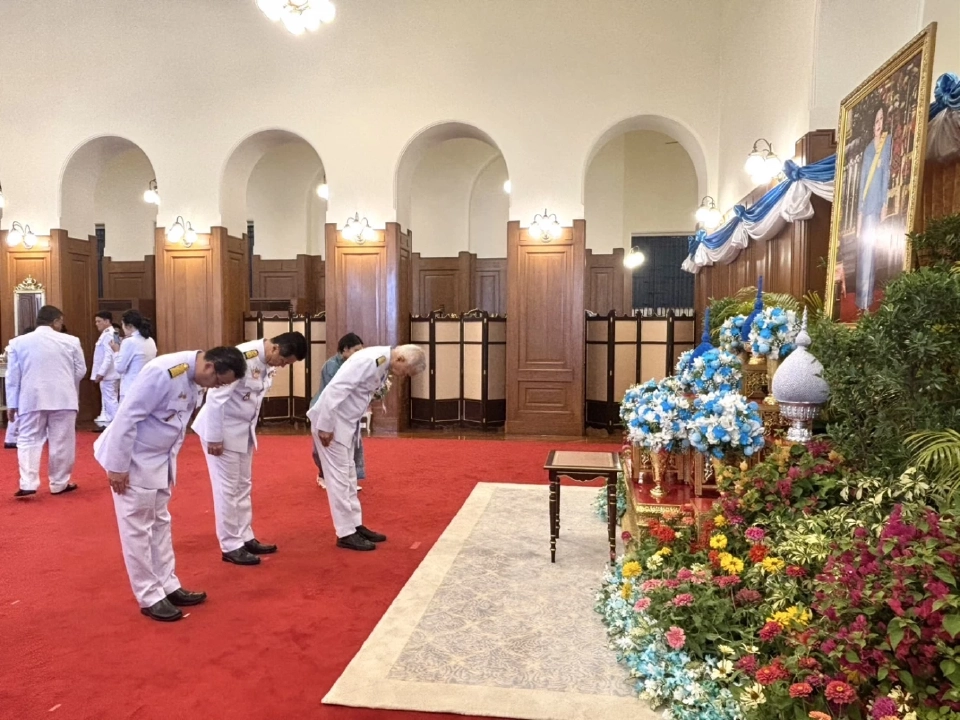 “สุวัจน์”นำพรรคชาติพัฒนา ลงนามถวายพระพร สมเด็จพระนางเจ้าสิริกิติ์