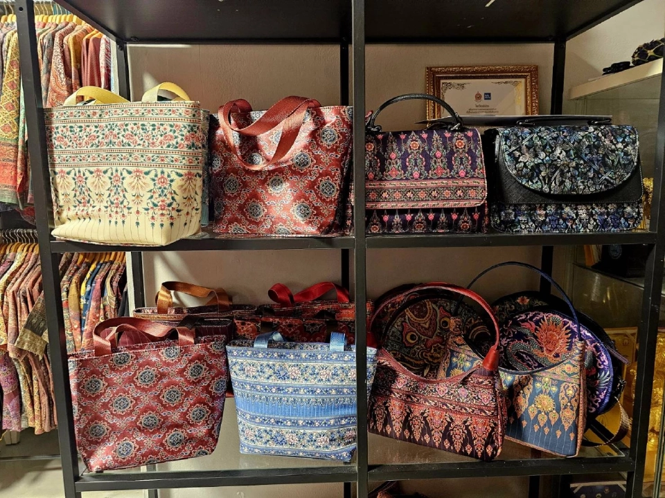 สยามพารากอนจัดงาน "แพรพัสตรา บรมราชินีนาถ" นิทรรศการแห่งผืนผ้าและมรดกล้ำค่าของไทย