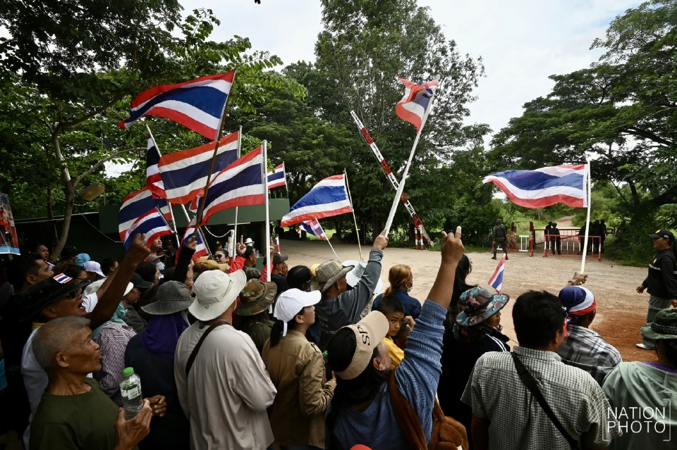 เดือด! ชาวบ้านสระแก้วฮือบุกแนวชายแดนไล่"กัมพูชา"ออกนอกพื้นที่