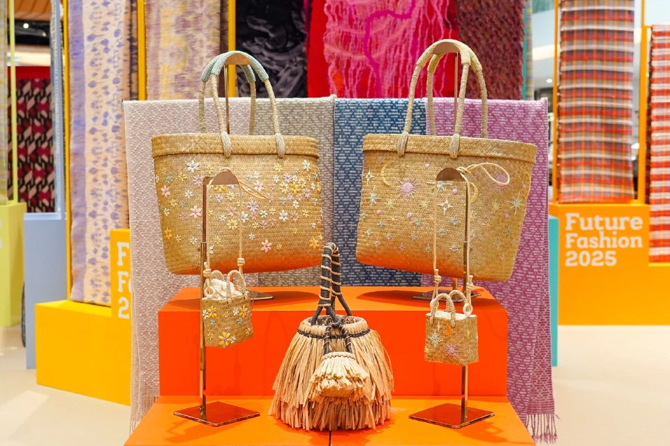 “Future Fashion มหัศจรรย์แห่งเส้นใย 2025” ผ้าไทยก้าวสู่เวทีแฟชั่นโลก