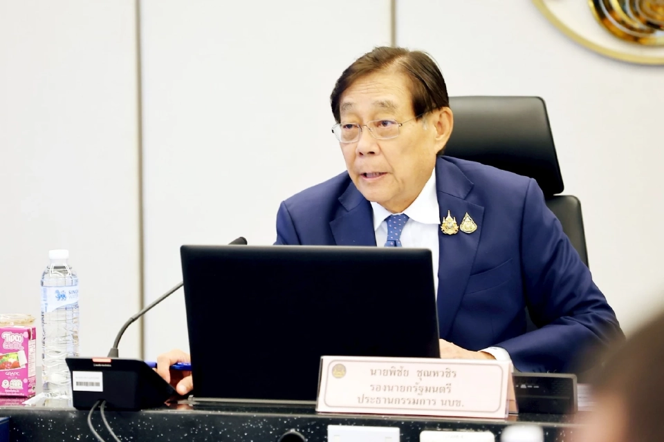 นายพิชัย ชุณหวชิร รองนายกรัฐมนตรี และรัฐมนตรีว่าการกระทรวงการคลัง 