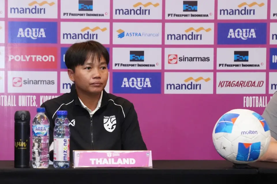 "โค้ชมิ่ม ธิดารัตน์ วิวาสุขุ หัวหน้าผู้ฝึกสอนฟุตบอลหญิงทีมชาติไทย U16 "