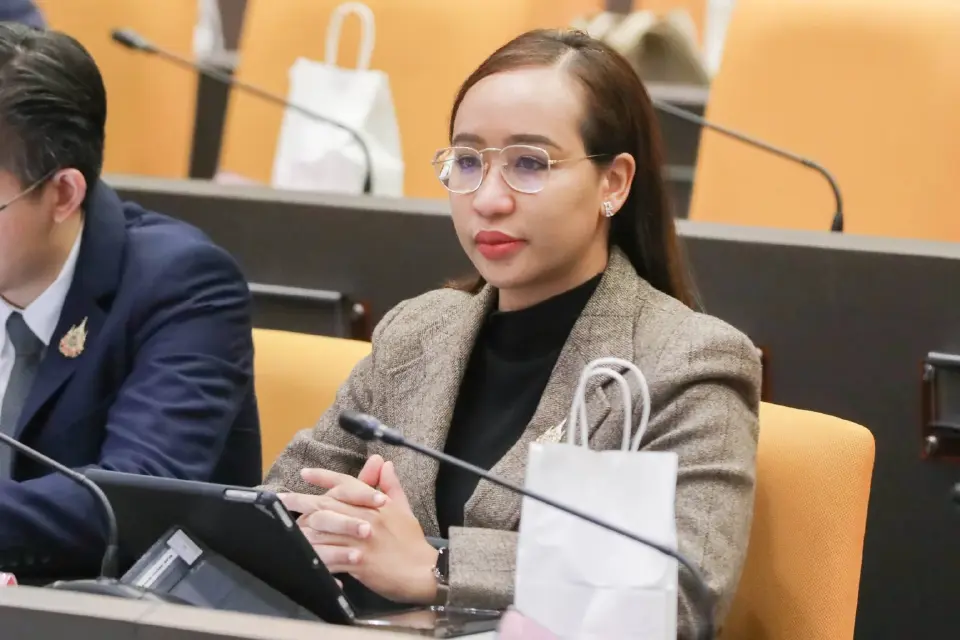 วงศ์อะเคื้อ บุญศล โฆษกกระทรวงดิจิทัลเพื่อเศรษฐกิจและสังคม (ดีอี) ฝ่ายการเมือง 