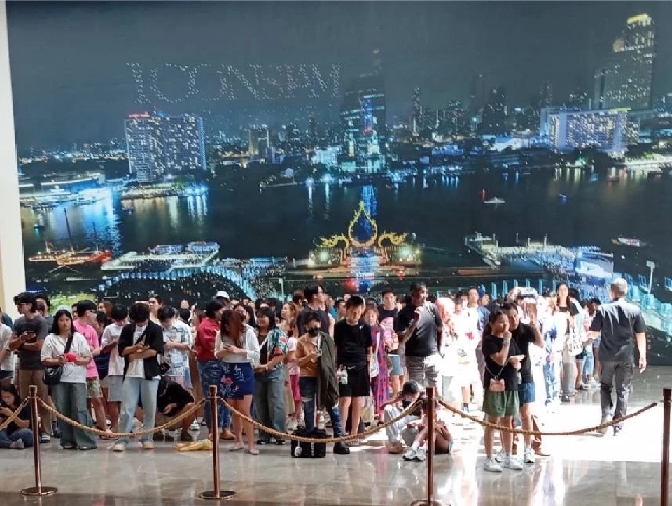 ทะลัก! ไอคอนสยาม แฟนอาร์ตทอยแห่เข้า POP MART สาขาใหญ่ที่สุดในโลก