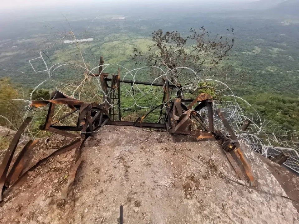 เปิดภาพทหารไทย ระเบิดบันไดช่องคานม้า สกัดกัมพูชาขึ้นภูมะเขือ
