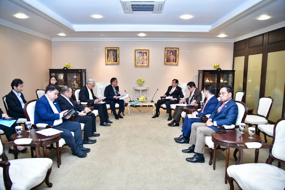 รัฐบาลถกหอการค้า รับ 4 ข้อเสนอ ชะลอขึ้นค่าแรง-ลดอัตราเงินสมทบ-ฟื้นศก.