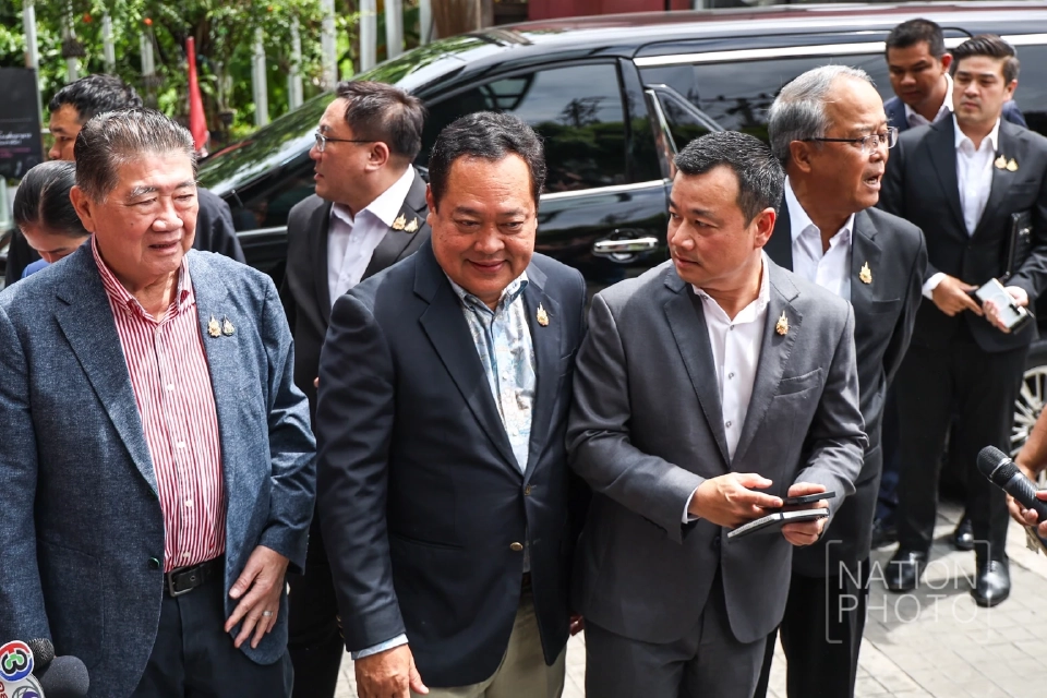 เริ่มแล้ว! ภูมิธรรมนำทีมเพื่อไทยเจรจา “ประชาชน” ปิดดีลโหวตนายกฯ