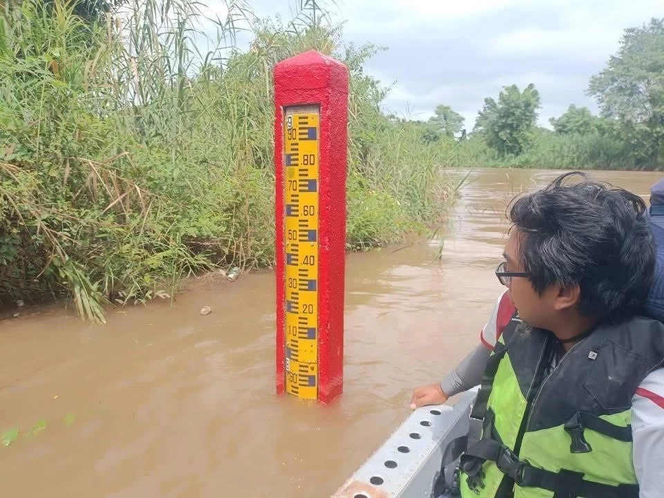 “อรรถกร”สั่งระดมกำลังเฝ้า 24 ชม. กำชับกรมชลฯเร่งพร่องน้ำเขื่อน รับมือ “พายุคาจิกิ”