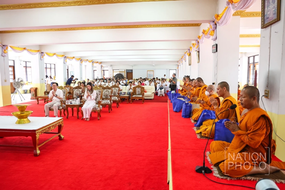 "เครือเนชั่น"ทอดผ้าป่าสามัคคีสร้างโกเมศไตรรัตนเจดีย์ ปทุมธานี