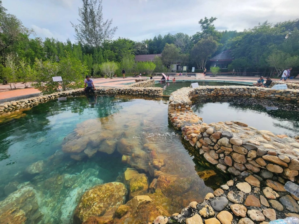 น้ำพุร้อนเค็ม คลองท่อม