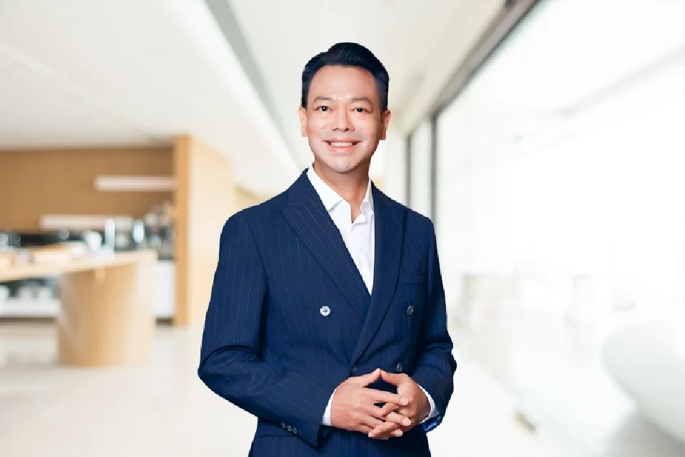 ดร.รักษ์ วรกิจโภคาทร ประธานเจ้าหน้าที่บริหาร บริษัทบริหารสินทรัพย์ กรุงเทพพาณิชย์ จำกัด (มหาชน) 