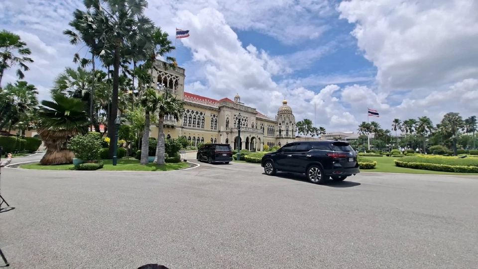 ‘แพทองธาร’ หน้าตาสดใสเข้าทำเนียบ รอลุ้นคำวินิจฉัยศาลรธน.คดีคลิปเสียงฮุนเซน