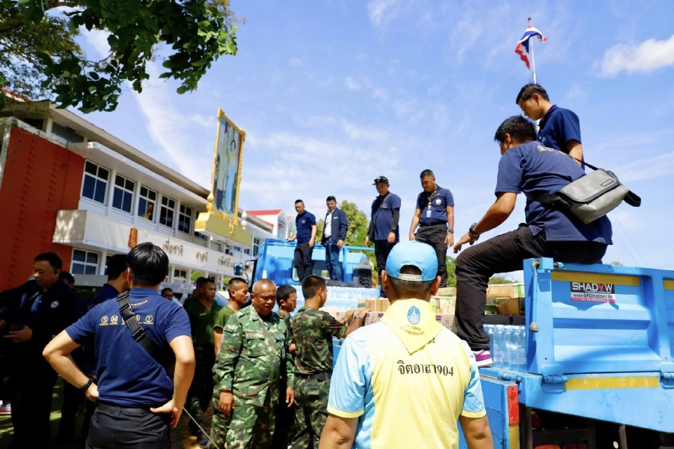 “กทท.” จัดคาราวานมอบสิ่งของจำเป็น หนุนทหารชายแดนไทย-กัมพูชา ค่ายสุรนารี