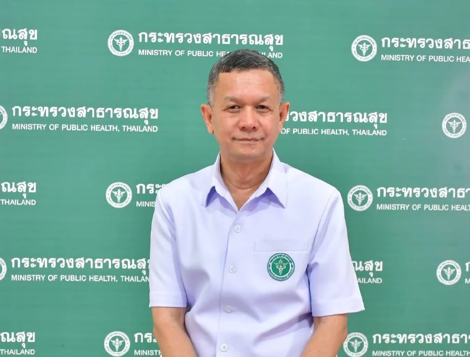 นพ.พงศธร พอกเพิ่มดี 