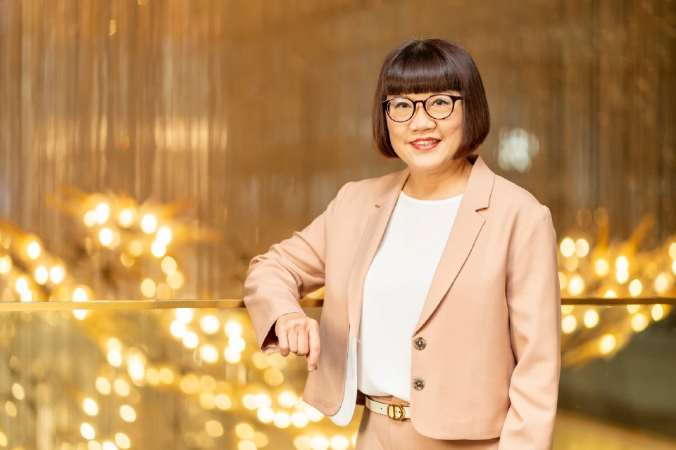 นางสุมา วงศ์พันธุ์ ผู้ช่วยกรรมการผู้จัดการใหญ่ บริษัท ไอคอนสยาม จำกัด 