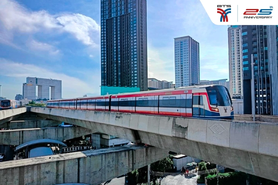BTS ทำถึง! Wrap ขบวนรถไฟฟ้าเป็นธงชาติไทยที่ยาวที่สุด.