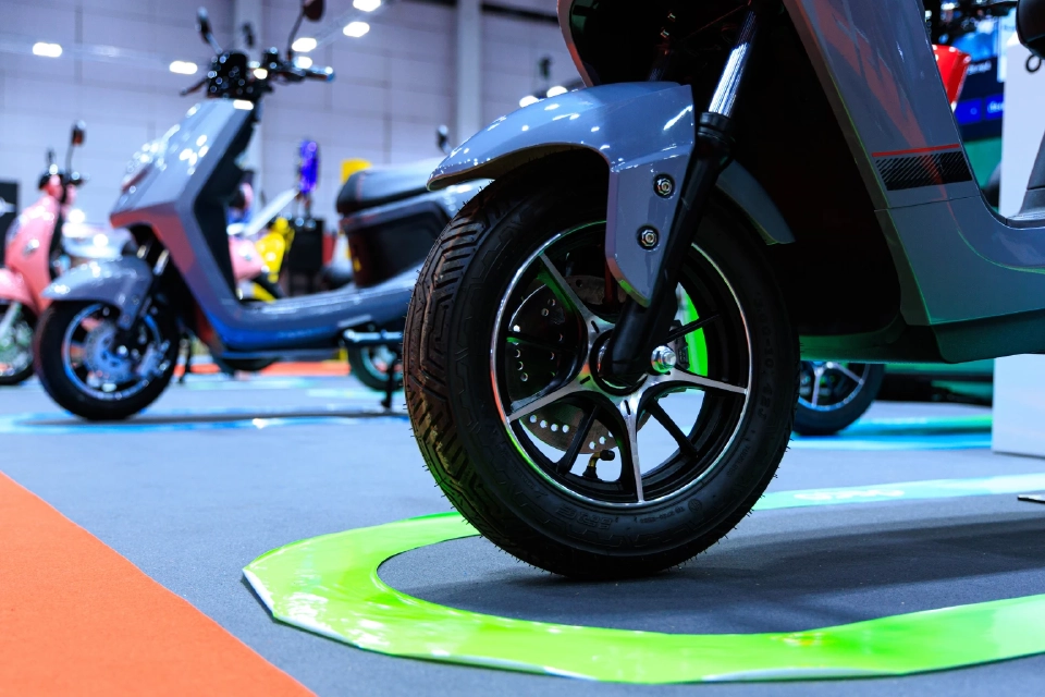 เดโก้ เปิดตัวรถไฟฟ้า 8 รุ่น พร้อมโปรแรงใน Big Motor Sale 2025