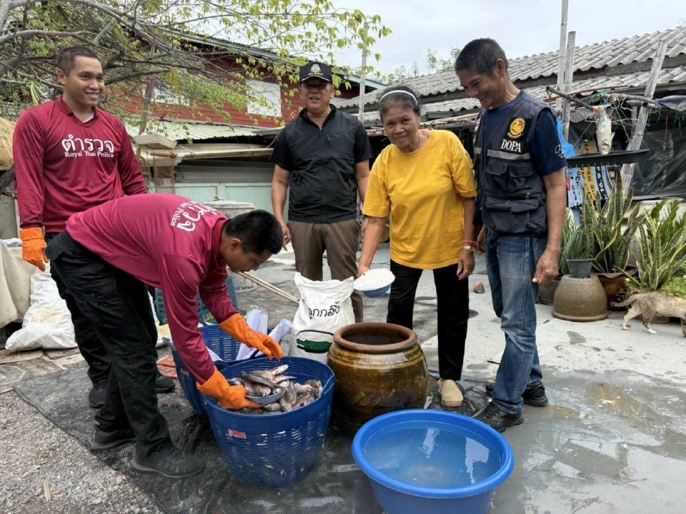 ตำรวจสมุทรสงครามผนึกซีพีเอฟแปรรูปน้ำปลาจาก “ปลาหมอคางดำ”