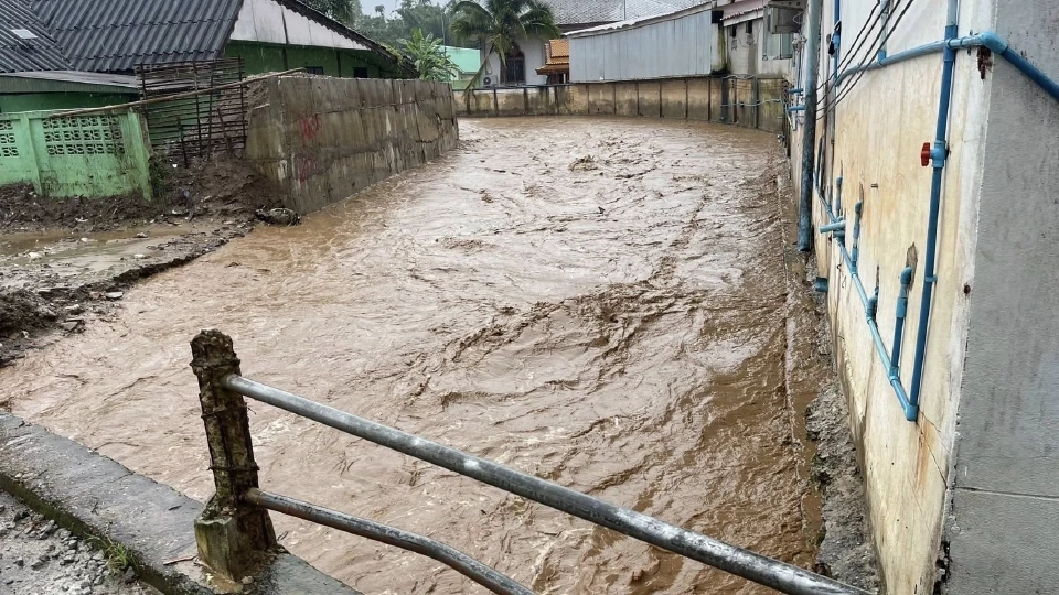 น้ำท่วมเชียงใหม่ 6 ส.ค.68 ปภ.เตือนอ.แม่อาย ยกของขึ้นที่สูง