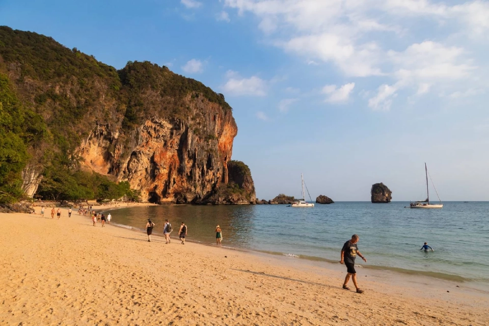 เปิดพิกัด เที่ยวกระบี่ ท่องอ่าวพังงา ตามรอย “Jurassic World”