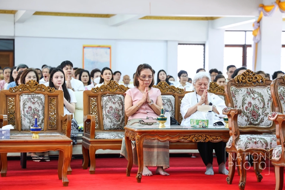 "เครือเนชั่น"ทอดผ้าป่าสามัคคีสร้างโกเมศไตรรัตนเจดีย์ ปทุมธานี