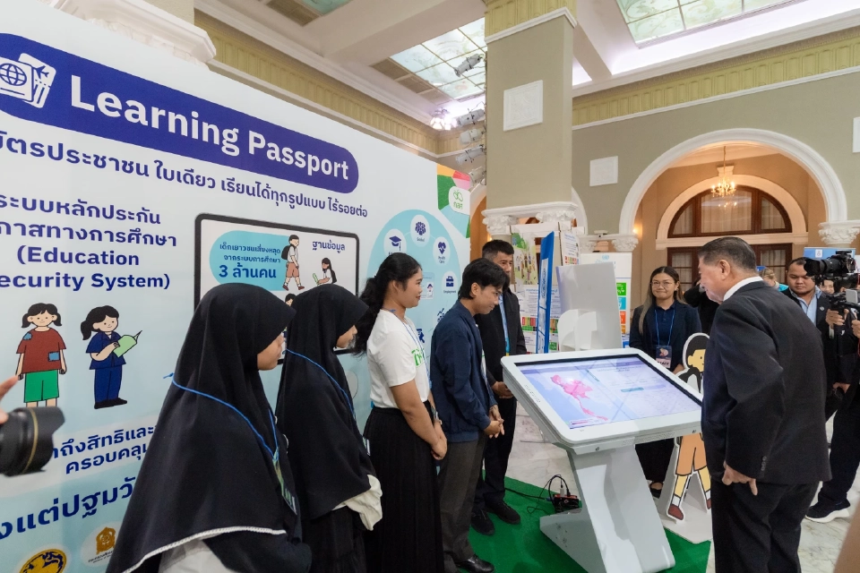 'บัตรประชาชนใบเดียว' เรียนฟรี ข้อเสนอจากนักศึกษาทุน กสศ.ถึงรัฐบาล