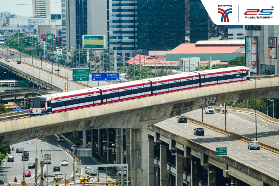 BTS ทำถึง! Wrap ขบวนรถไฟฟ้าเป็นธงชาติไทยที่ยาวที่สุด.