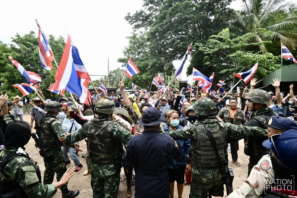 เดือด! ชาวบ้านสระแก้วฮือบุกแนวชายแดนไล่"กัมพูชา"ออกนอกพื้นที่