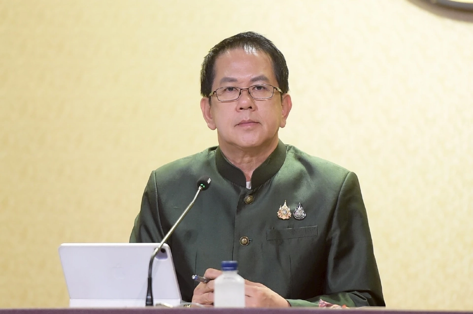 นายจิรายุ ห่วงทรัพย์ โฆษกประจำสำนักนายกรัฐมนตรี และคณะกรรมการศูนย์เฉพาะกิจบริหารสถานการณ์ชายแดนไทย–กัมพูชา (ศบ.ทก.)