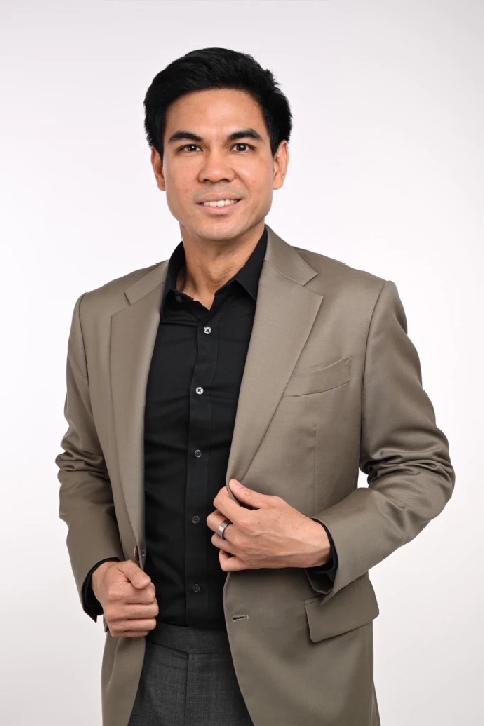 นายพีรวัส เจนตระกูลโรจน์ 