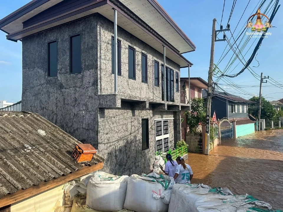 น้ำท่วมสุโขทัย มีแนวโน้มลดลงแต่ยังต้องจับตาต่อเนื่อง