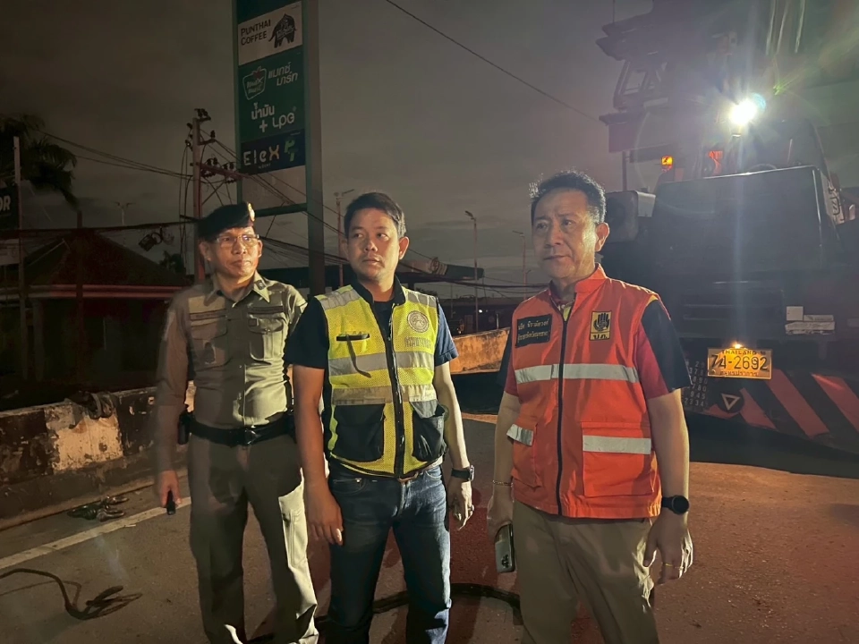 พระราม 2 อุบัติเหตุรถเครนพลิกคว่ำ กรมทางหลวง เร่งเปิดจราจร สั่งหยุดงาน 3 วัน